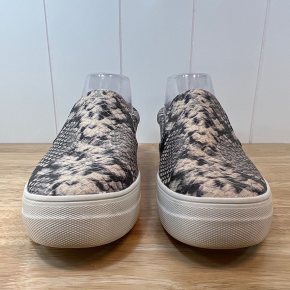 CUSHIONAIRE faux snake skin sneakers‎ size 8.5 - Picture 2 of 10